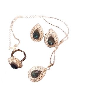 Three piece jewelry set